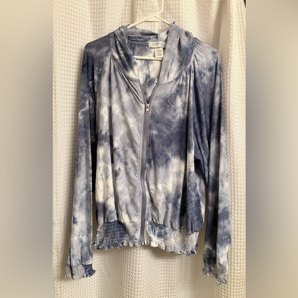 Plus size lightweight zip up hoodie, blue & white tie dyed